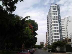 Apartamento completo frente a parque.